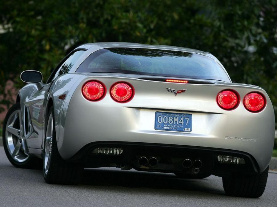  Chevrolet Corvette Coupe 2004 года  (фото 2 из 16)